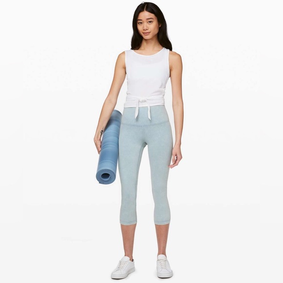 SOLD Lululemon Wunder Under High-Rise Crop Snow Washed 21" in Washed Chambray - Picture 5 of 8